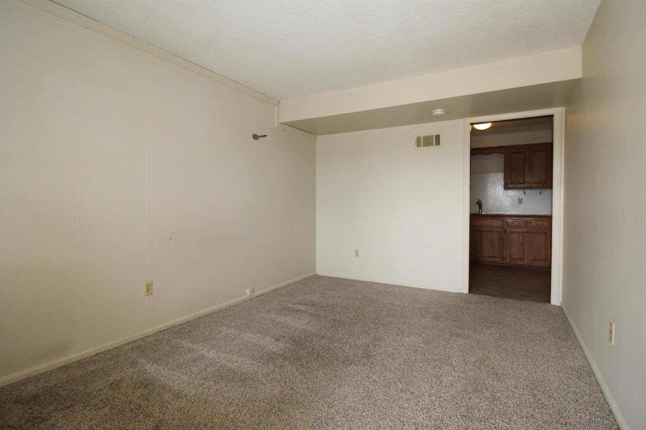 10911 W. 59th Terrace - Photo 4 of 10