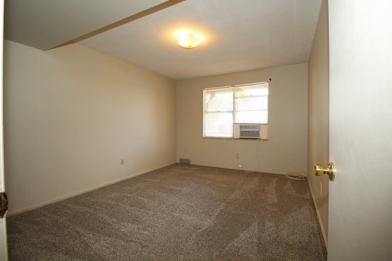 10911 W. 59th Terrace - Photo 5 of 10