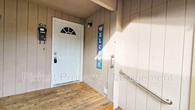 613 Wilbert Ave - Photo 2 of 24