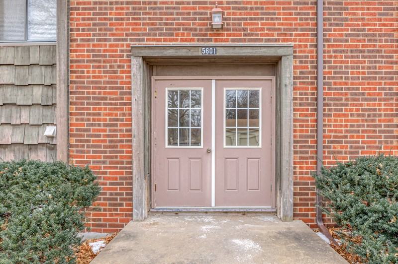 5601 W 58th St - Photo 4 of 26