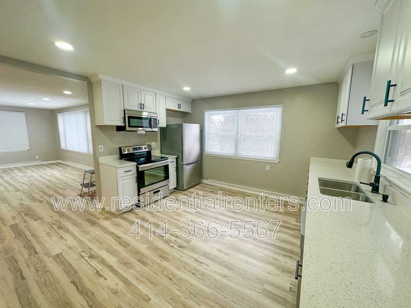 2555 N Calhoun Rd - Photo 3 of 17