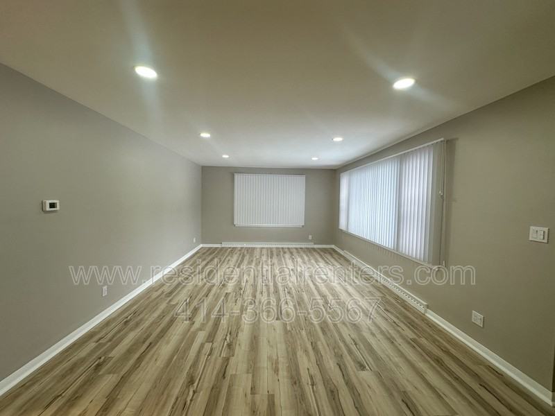 2555 N Calhoun Rd - Photo 5 of 17