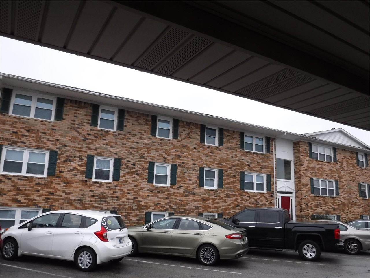 The Oaks - Photo 2 of 35