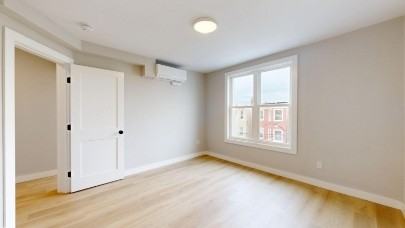 273 Maverick Street - Photo 6 of 11