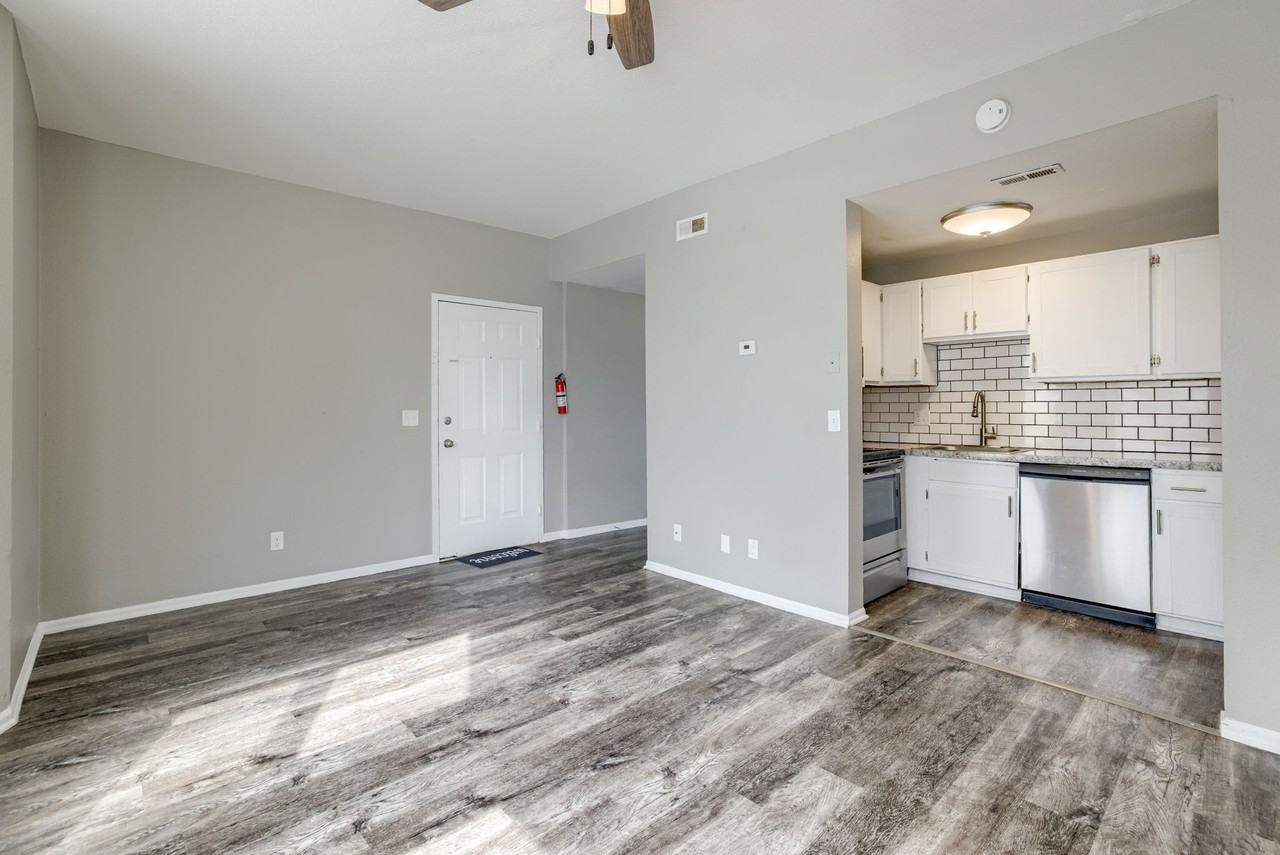 210 South 24th Street - Photo 4 of 20