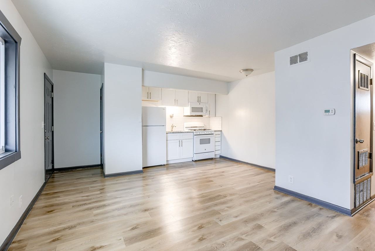 1015 NORTH 47TH AVENUE - Photo 2 of 12