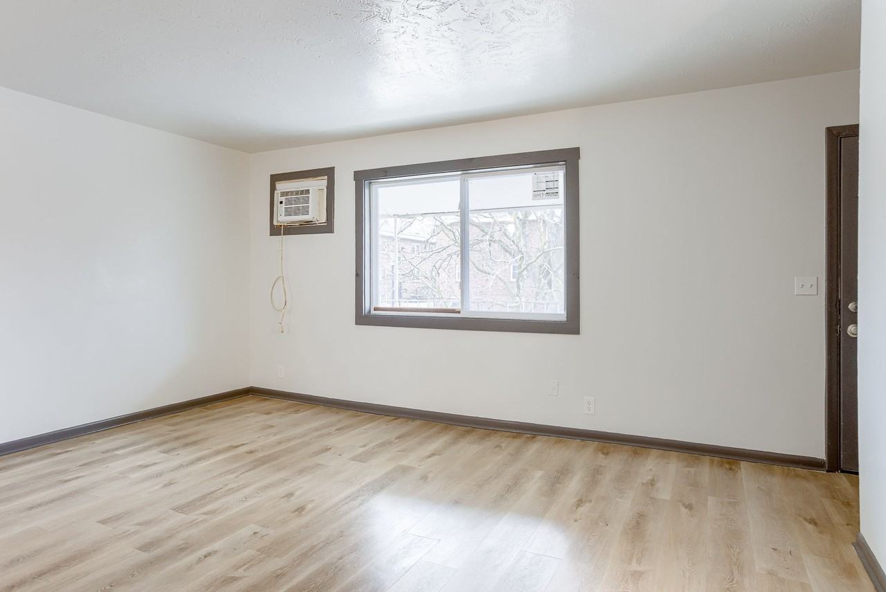 1015 NORTH 47TH AVENUE - Photo 4 of 12