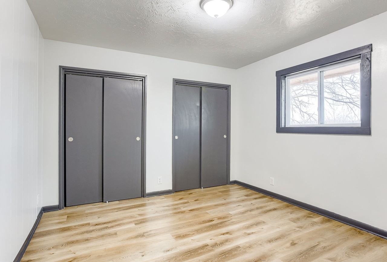 1015 NORTH 47TH AVENUE - Photo 7 of 12