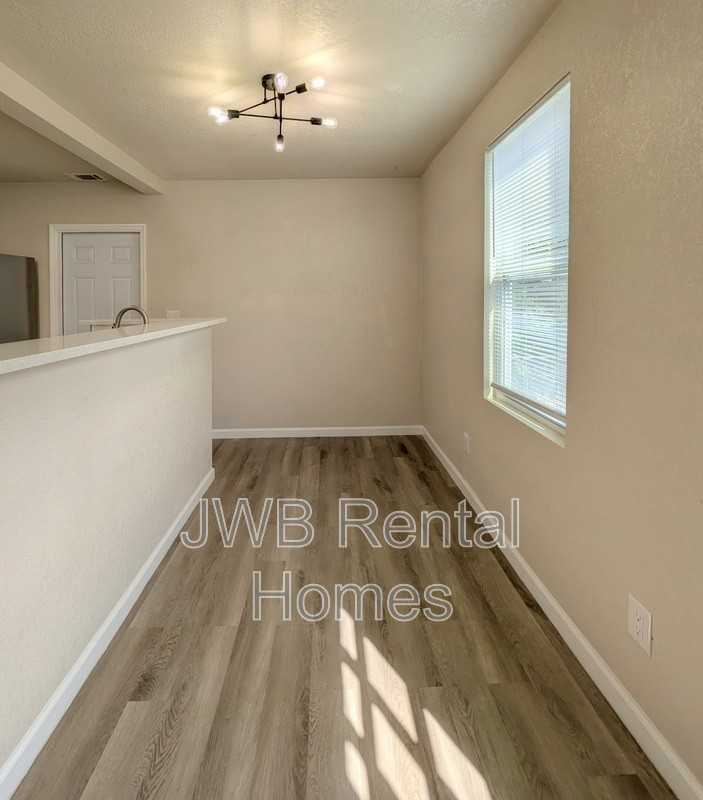 736 West St - Photo 5 of 18