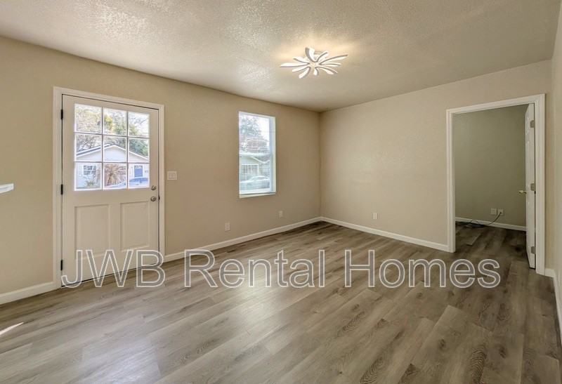 736 West St - Photo 6 of 18