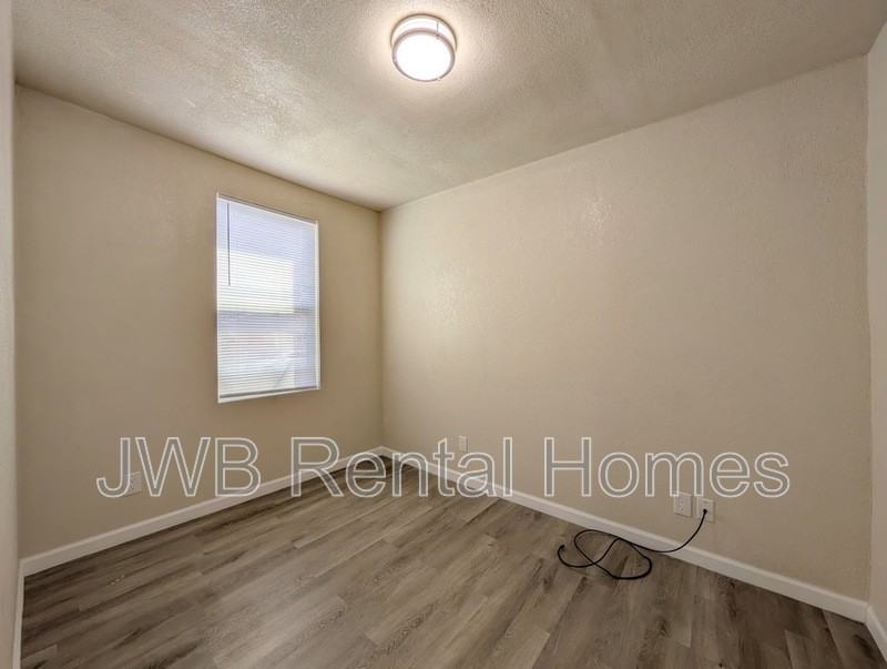 736 West St - Photo 7 of 18