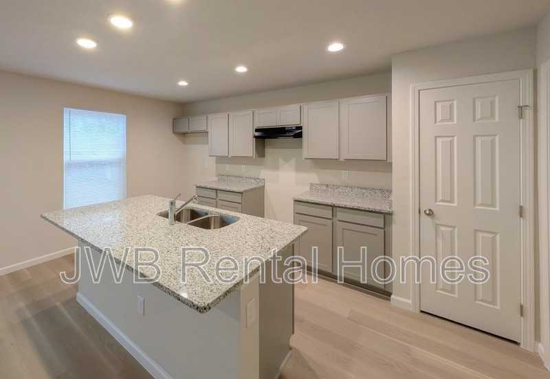 3627 Mcmillan Ave - Photo 4 of 19