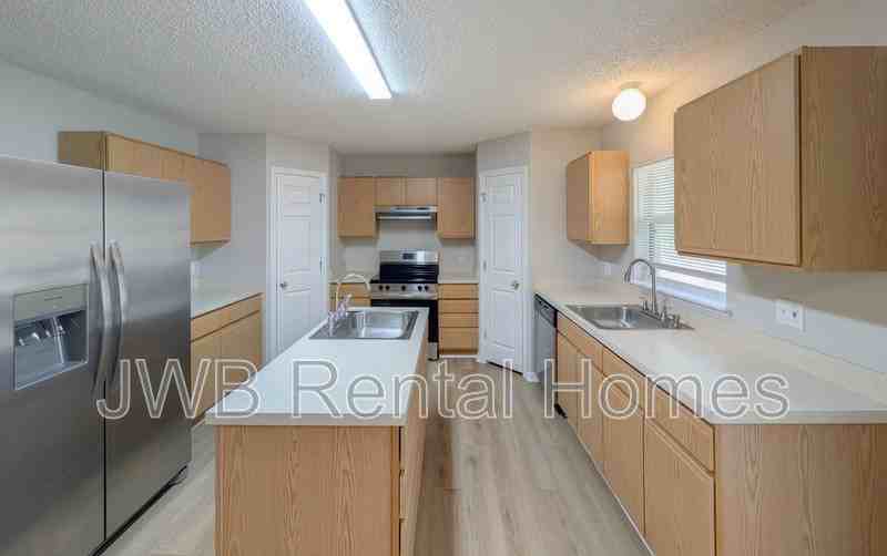 10228 Woodley Creek Rd W - Photo 4 of 27