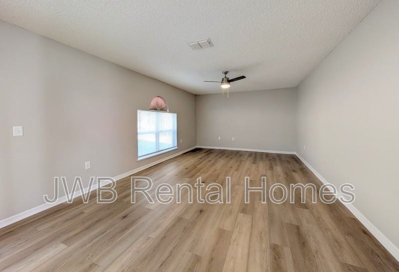 10228 Woodley Creek Rd W - Photo 6 of 27