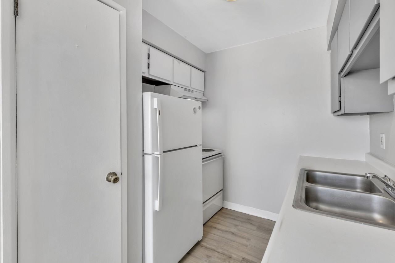 930 Snider Road - Photo 4 of 24