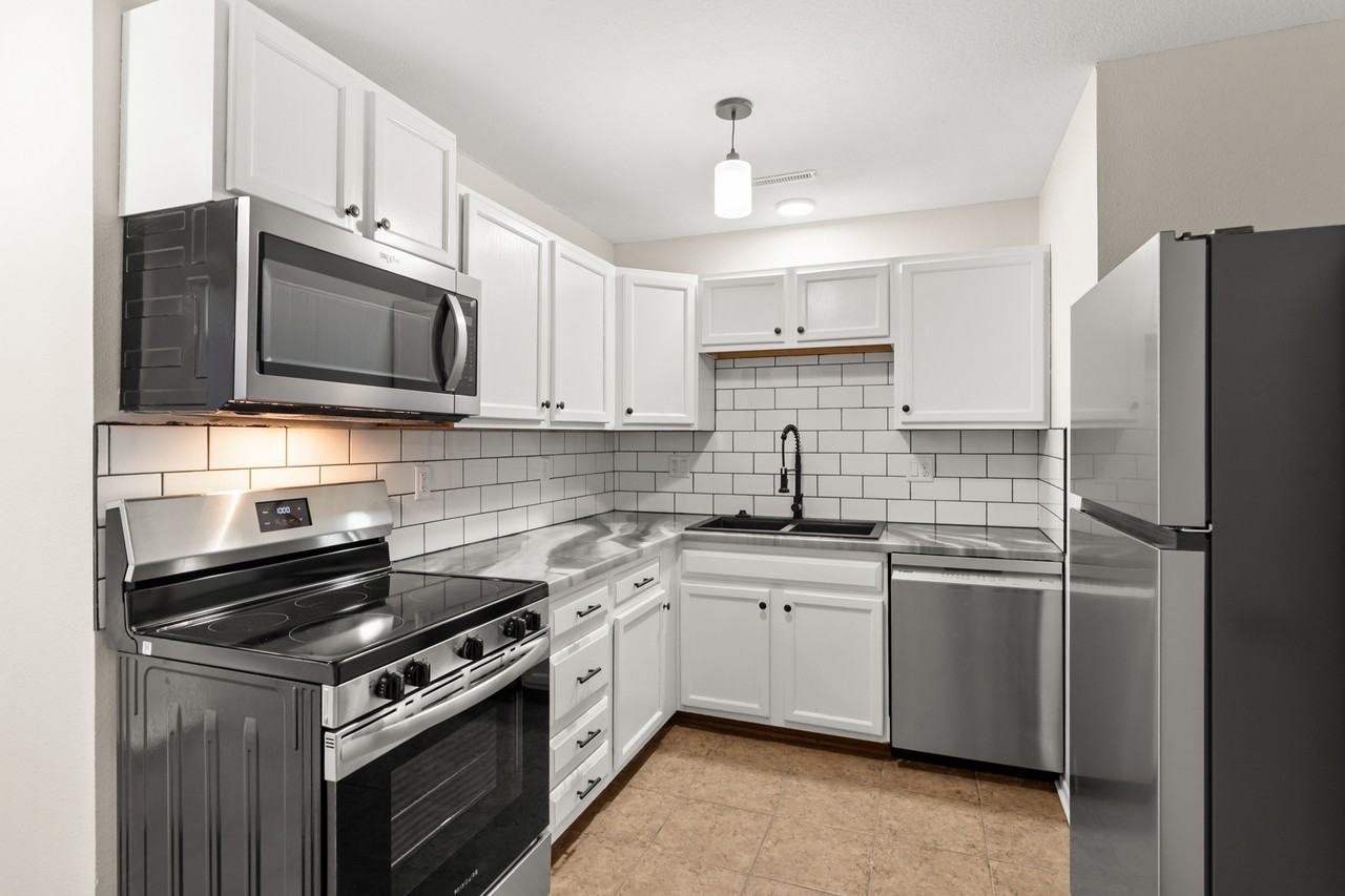428 Stonehaven Drive - Photo 2 of 50