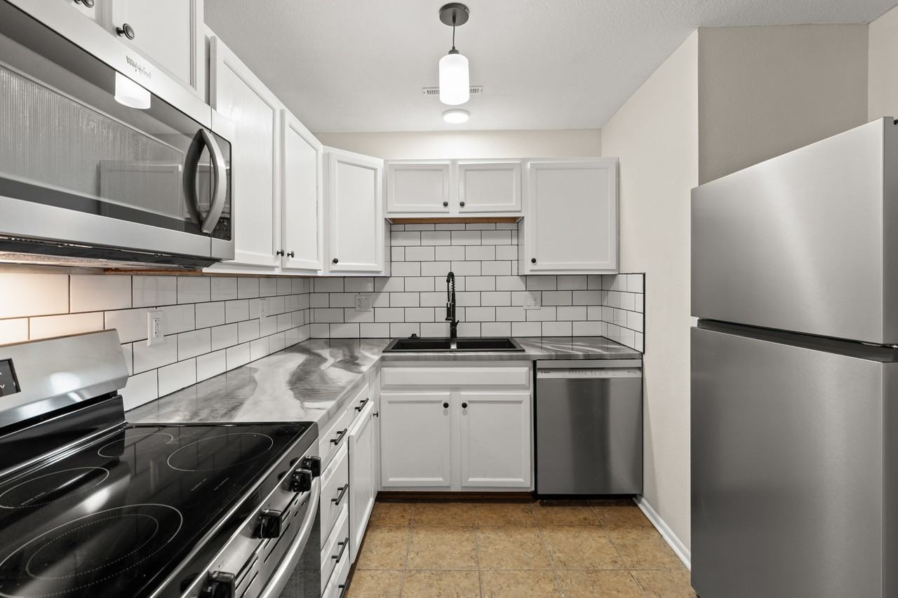 428 Stonehaven Drive - Photo 4 of 50
