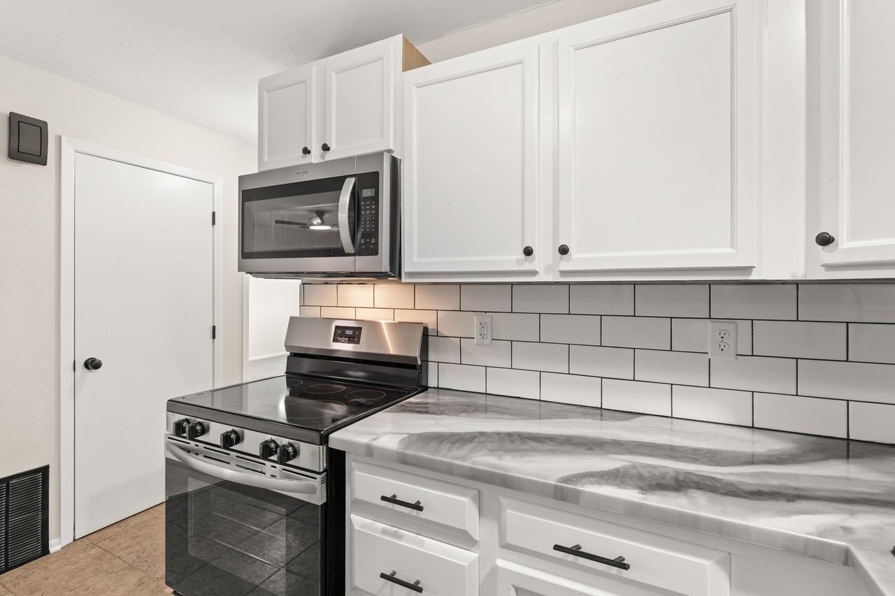 428 Stonehaven Drive - Photo 5 of 50