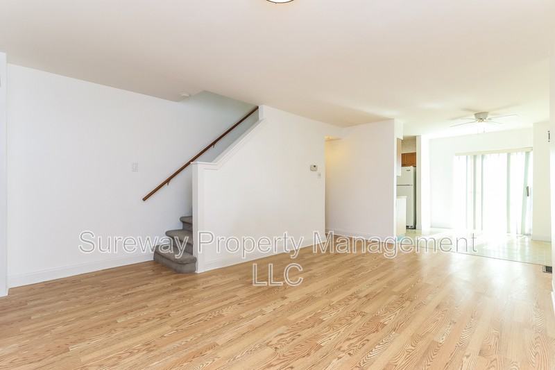 1004 W Oregon Ave - Photo 2 of 14