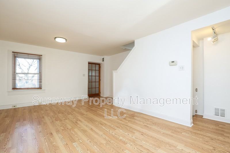 1004 W Oregon Ave - Photo 3 of 14