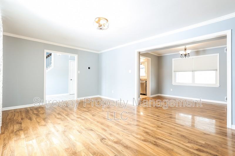 32 Oakwood Pl - Photo 3 of 20