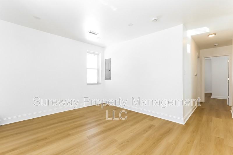 300 Monroe Ave #B - Photo 4 of 17