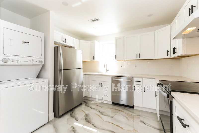 300 Monroe Ave #B - Photo 6 of 17