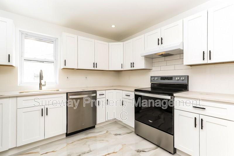 300 Monroe Ave #B - Photo 7 of 17