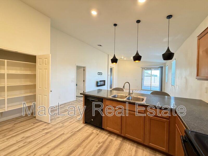 2372 E Dust Devil Dr - Photo 4 of 35