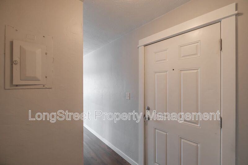 208 5th Ave Se #202 - Photo 5 of 50