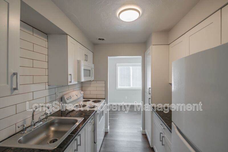 208 5th Ave Se #202 - Photo 6 of 50