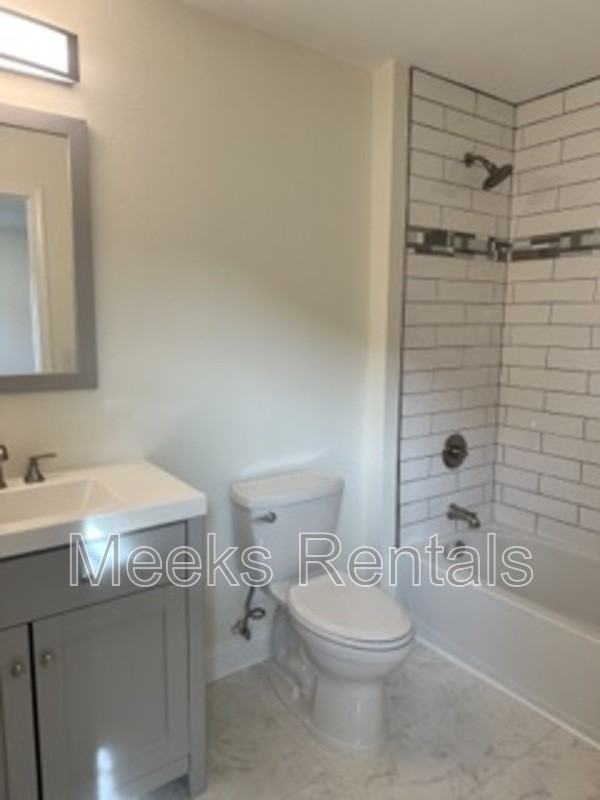 310 68th St Se #B - Photo 3 of 11