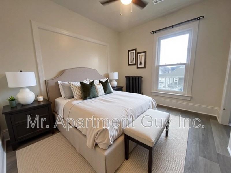 57 Barton St E #1 - Photo 3 of 9