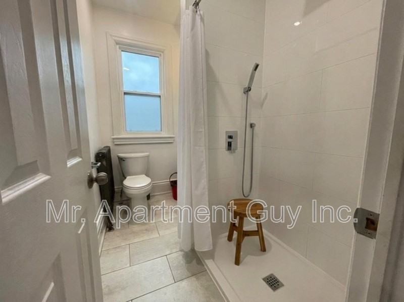 57 Barton St E #1 - Photo 4 of 9