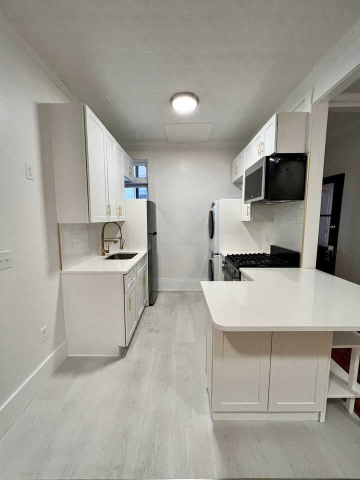 219 Hanover Street - Photo 2 of 4