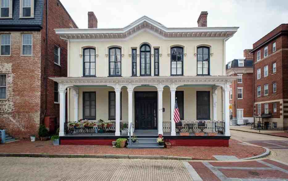 219 Hanover Street - Photo 4 of 4