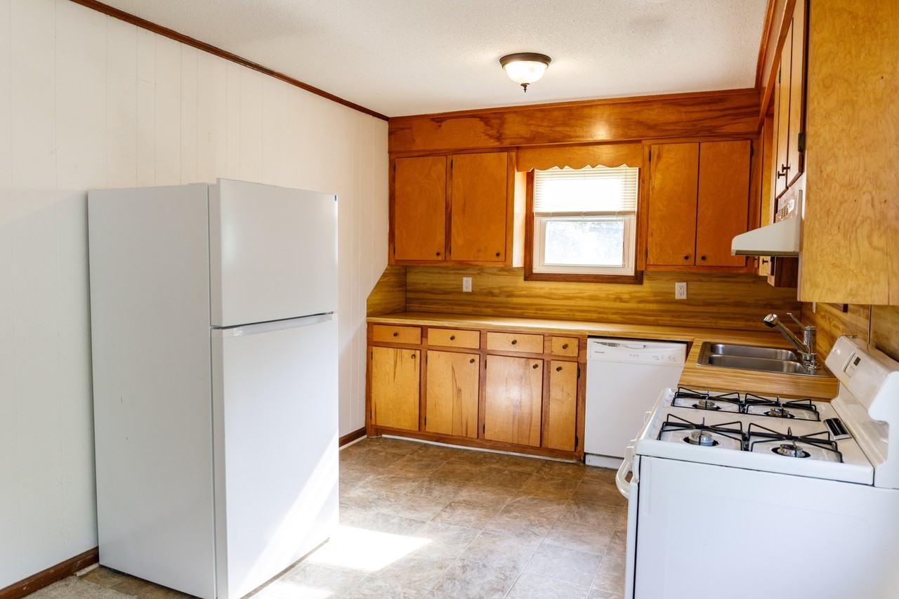 323 Riverland Drive - Photo 5 of 25