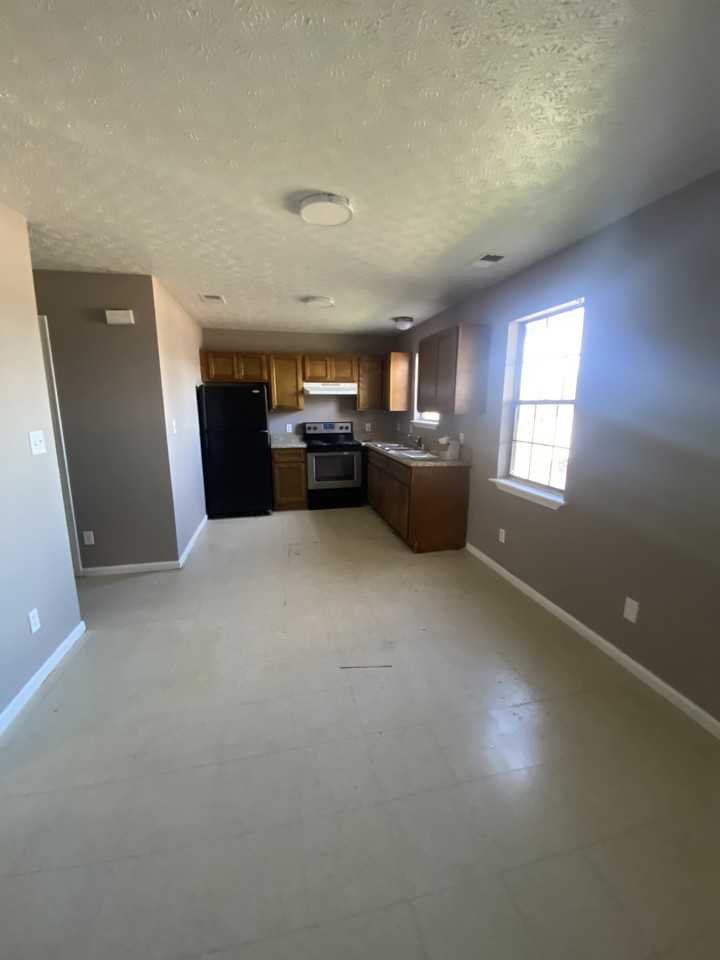 979 Bryant Way - Photo 2 of 6