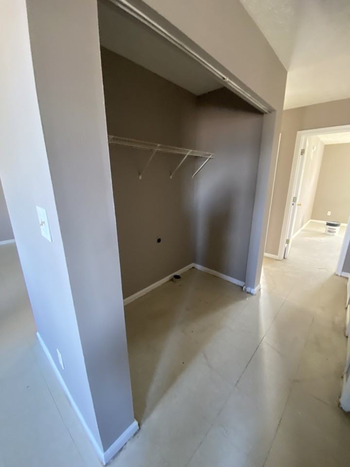 979 Bryant Way - Photo 3 of 6