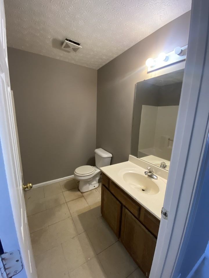 979 Bryant Way - Photo 4 of 6
