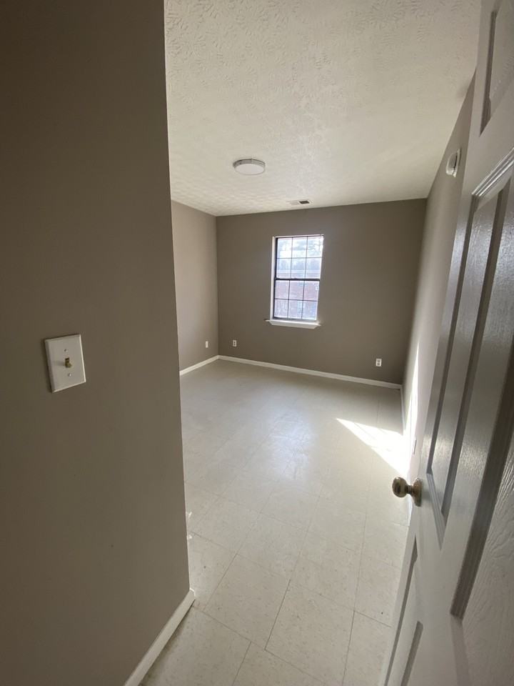 979 Bryant Way - Photo 6 of 6