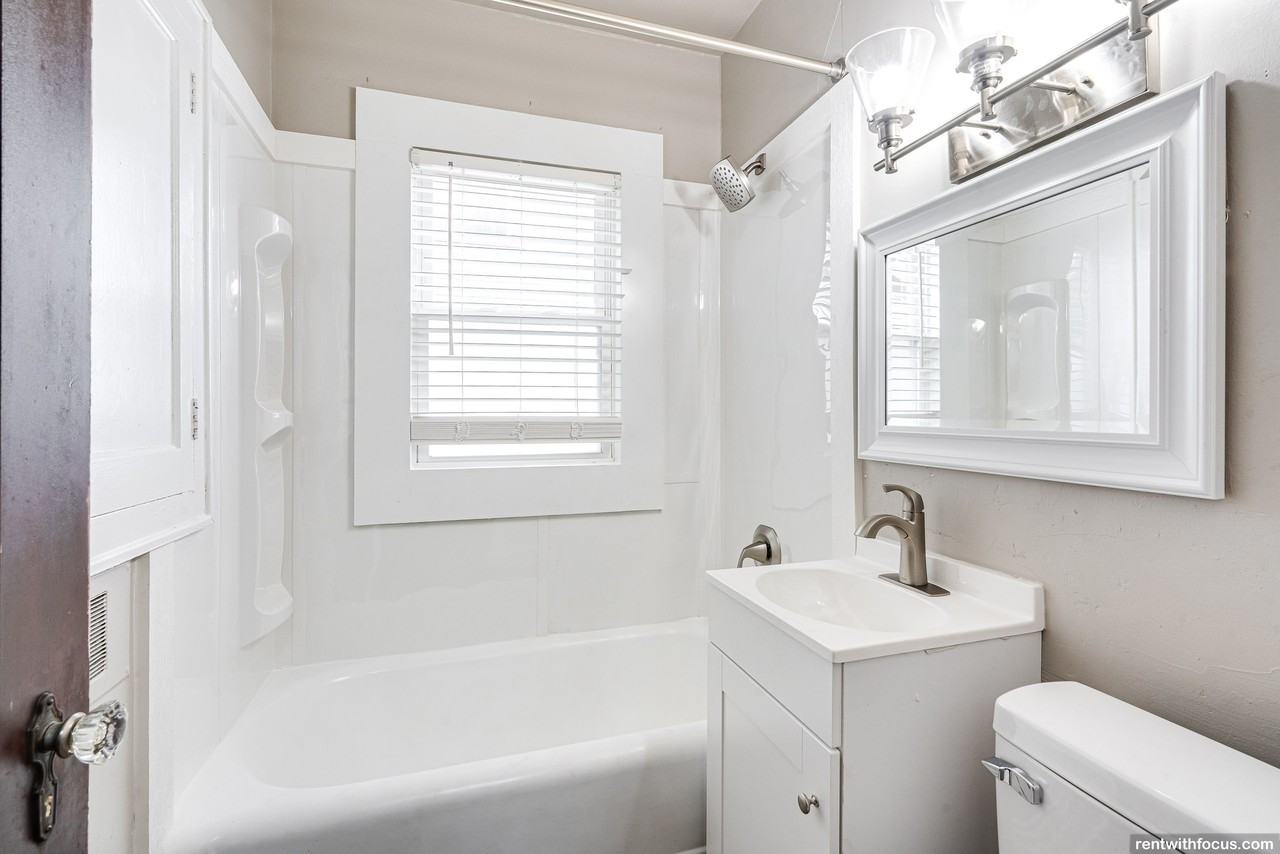 929 Division Street - Photo 3 of 9