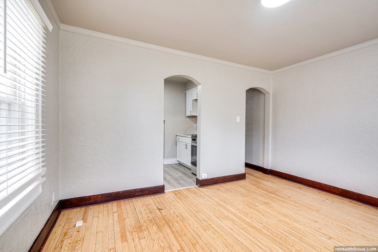 929 Division Street - Photo 6 of 9