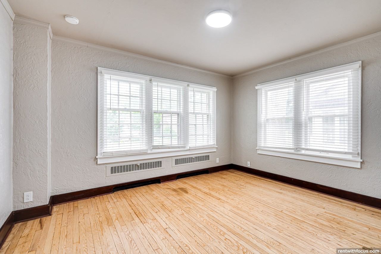 929 Division Street - Photo 7 of 9