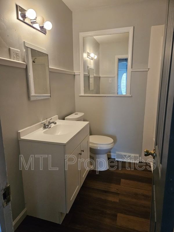 1722 Kings Rd - Photo 2 of 20