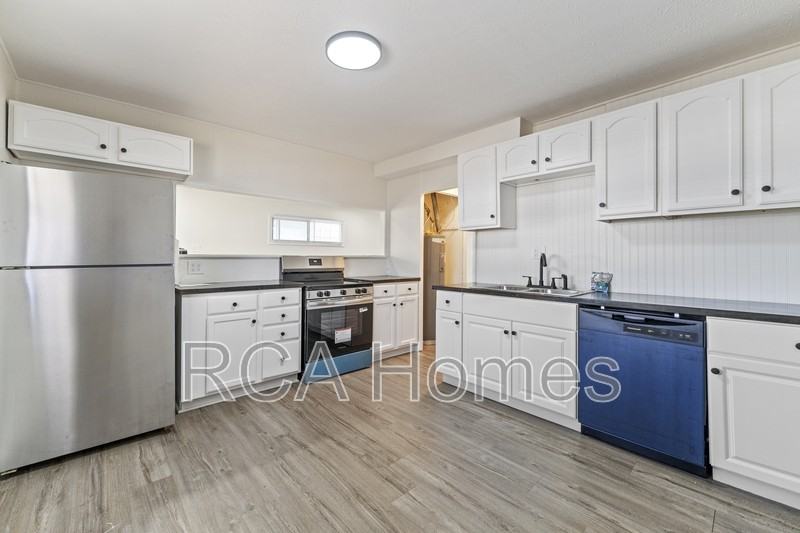 947 Albany St - Photo 3 of 11