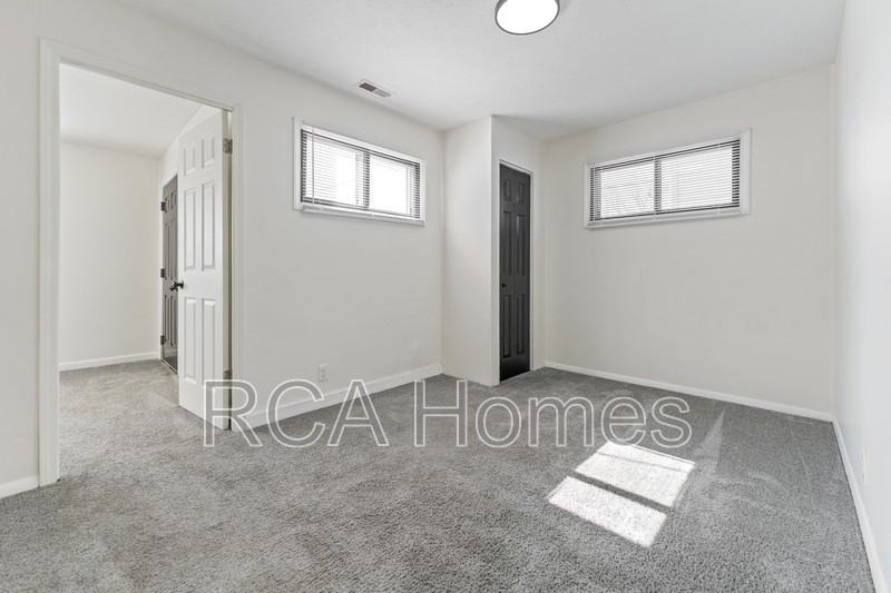 947 Albany St - Photo 4 of 11