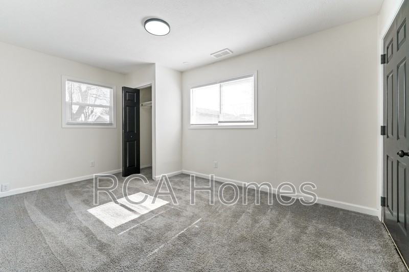 947 Albany St - Photo 5 of 11