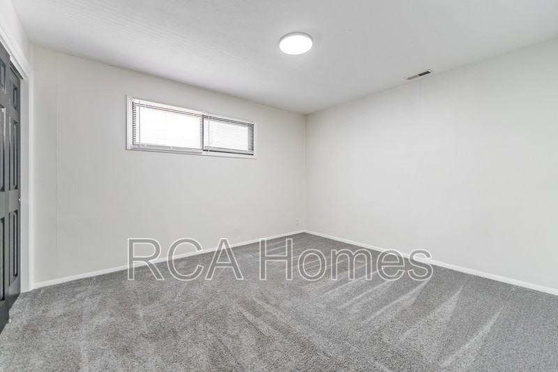 947 Albany St - Photo 6 of 11