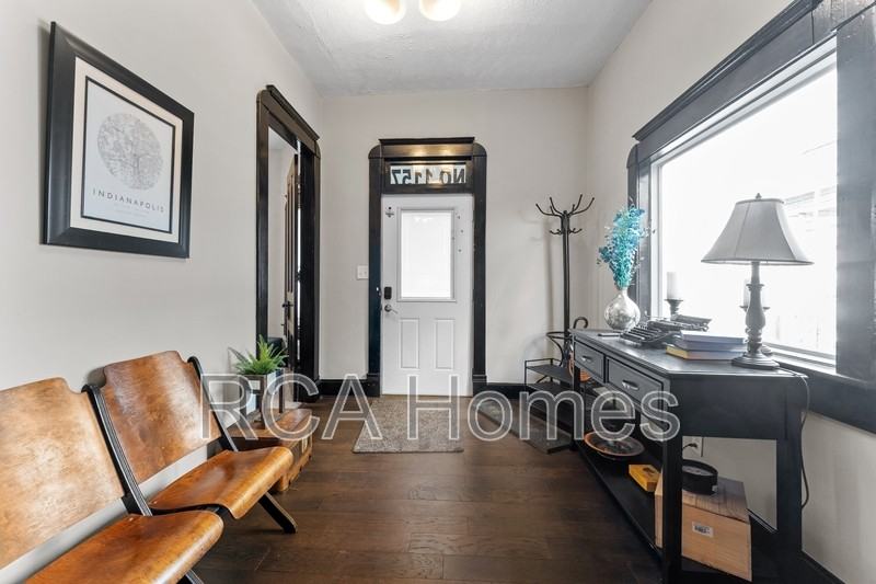 1157 Spruce St - Photo 3 of 23